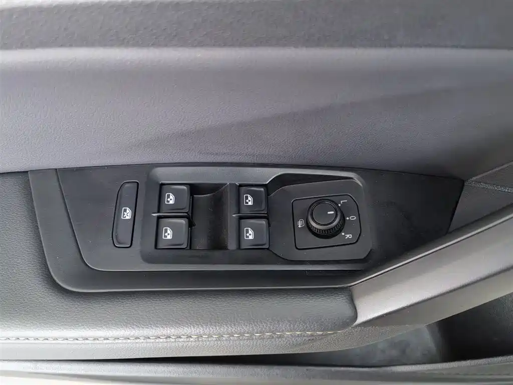 Volkswagen Lavida 2018 1.5L Manual Comfort Edition China V фото 9