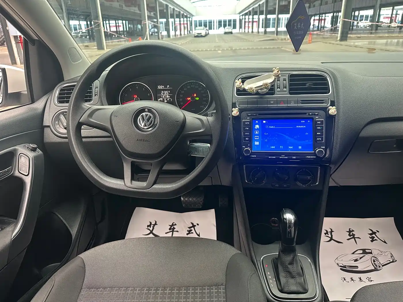 Volkswagen Polo 2014 1.6L Automatic Comfort Edition фото 12