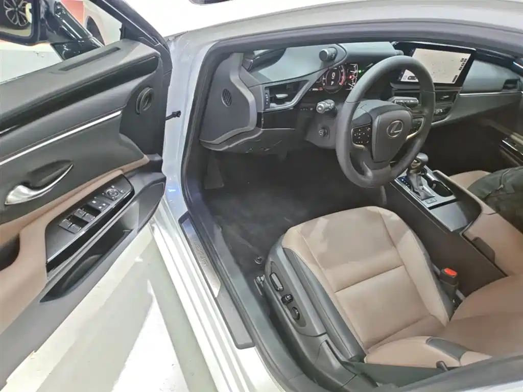 Lexus ES 2023 200 Excellence Edition фото 16