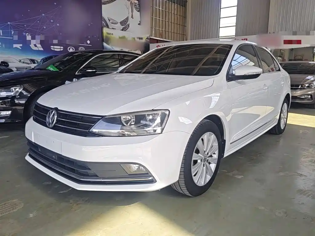 Volkswagen Sagitar 2015 1.6L Automatic Comfort фото 2