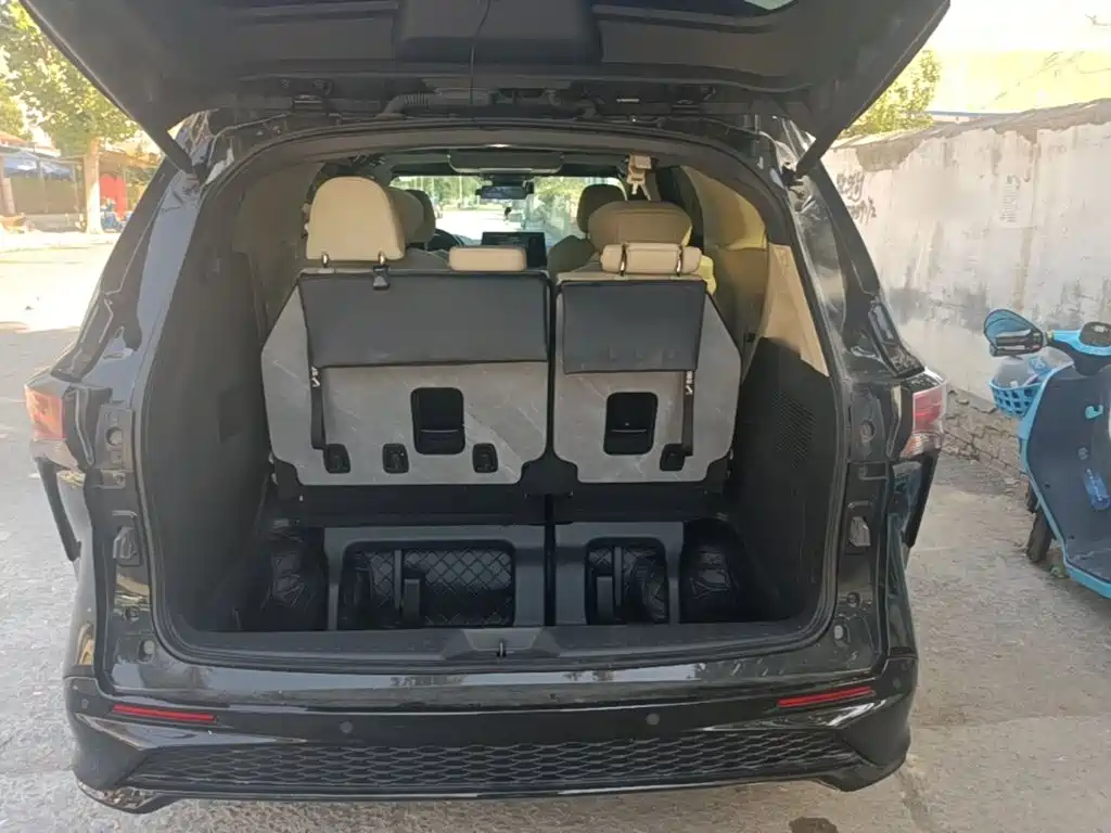 Фото 19 - Toyota Granvia