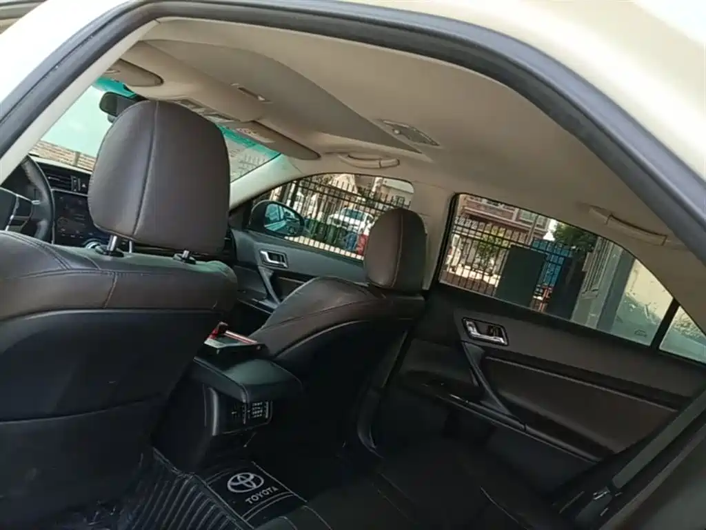Toyota Reiz 2013 2.5V Elite Edition фото 18