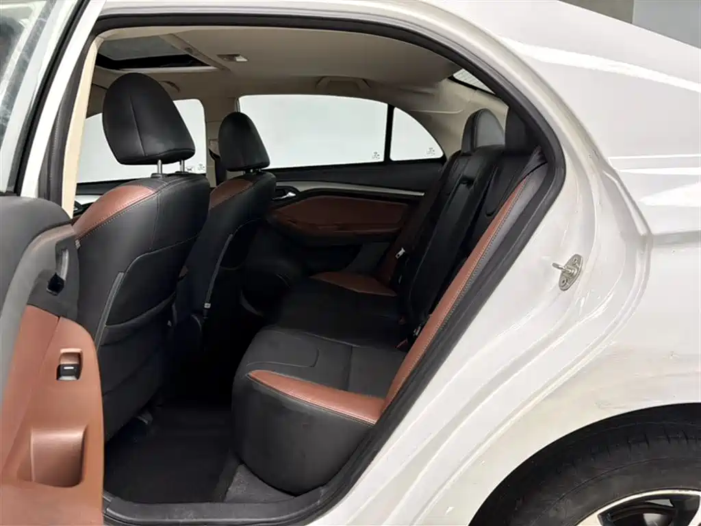 BYD G5 2014 1.5TID Automatic Premium фото 16