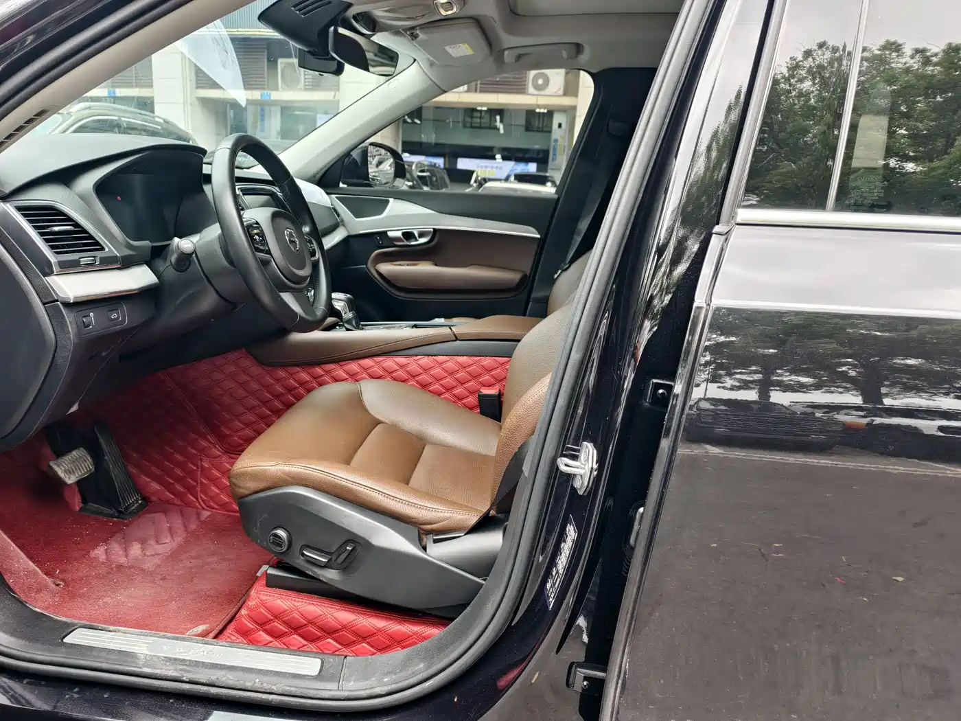 Photo 4 - Volvo XC90