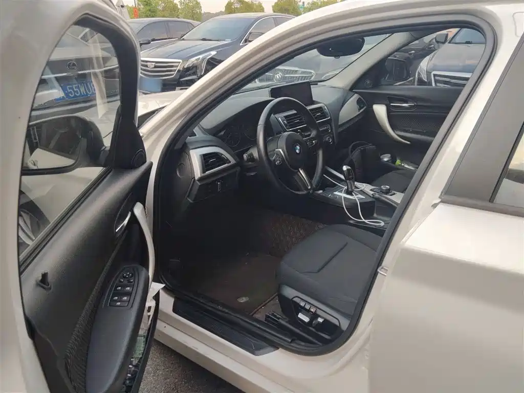 BMW 1 Series (Import) 2015 120i Leading фото 16