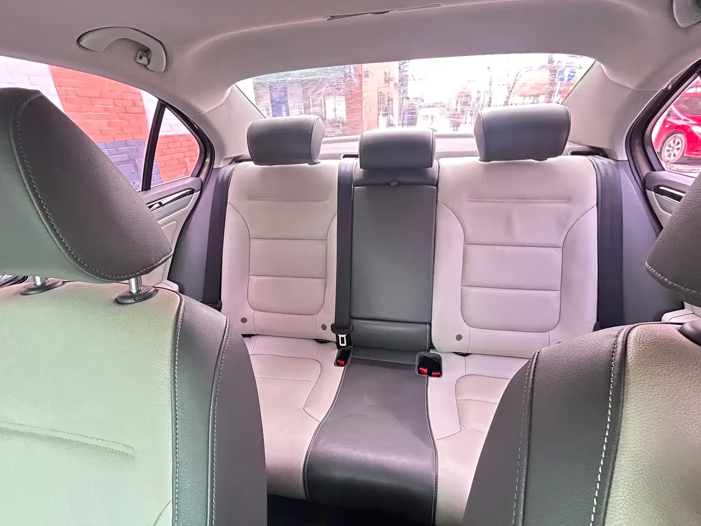 Volkswagen Sagitar 2015 1.6L Automatic Comfort фото 16