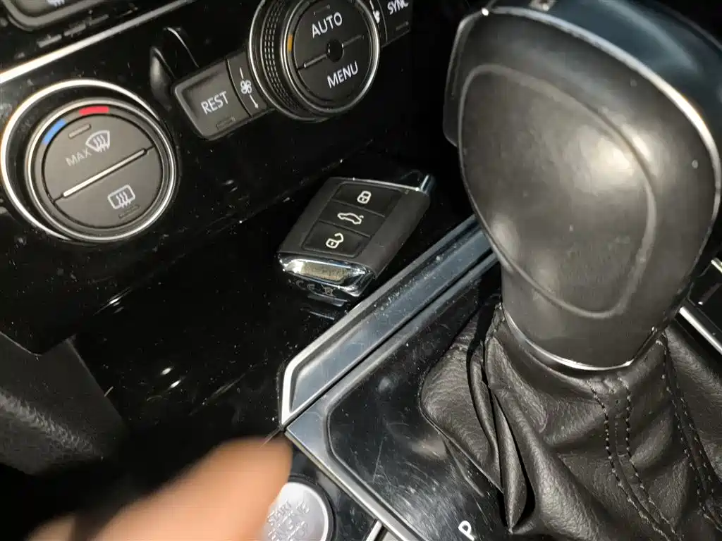 Volkswagen Magotan 2019 330TSI DSG Luxury Class China VI фото 9