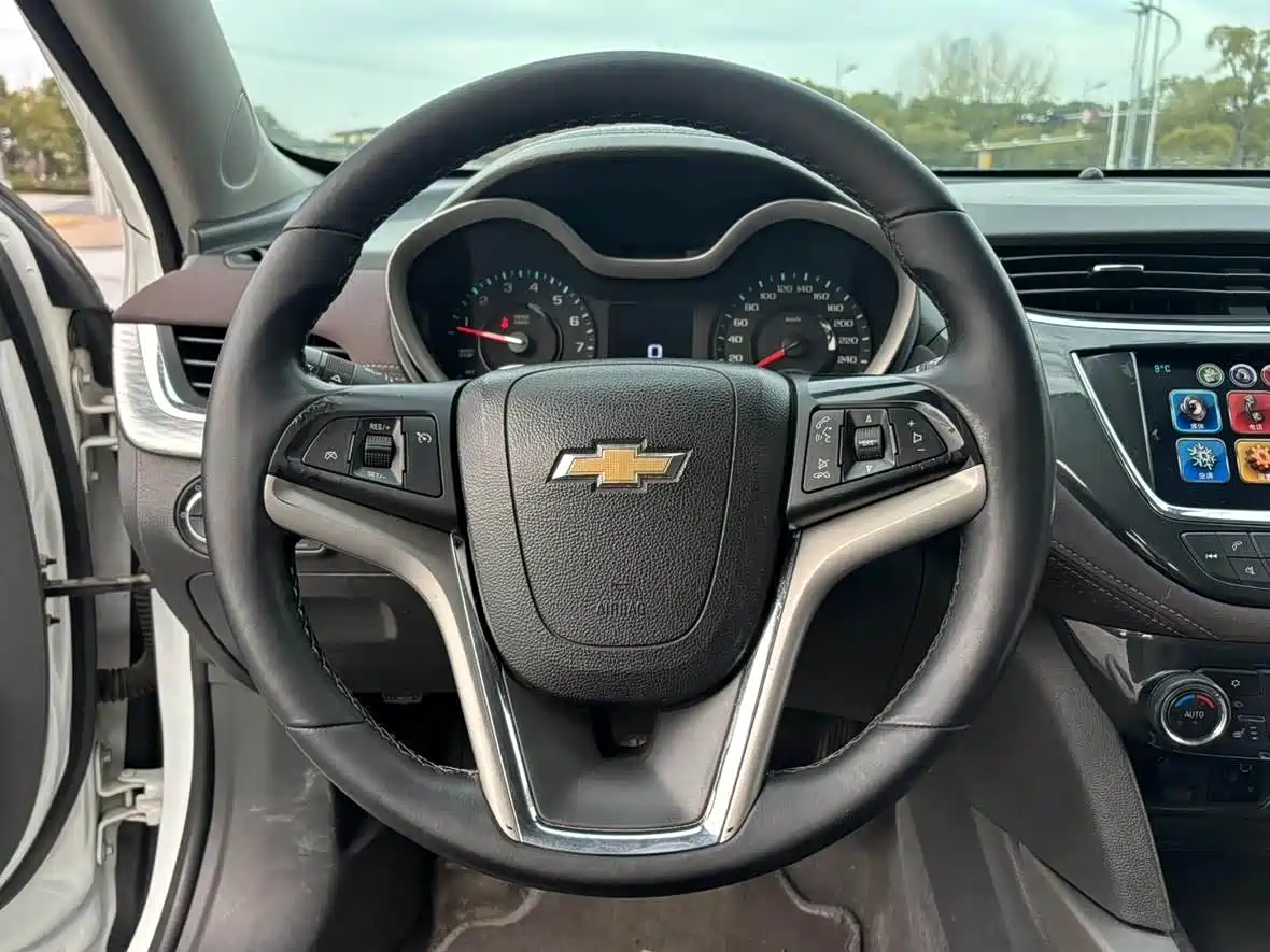 Chevrolet Malibu 2017 1.5T Automatic Luxury Edition фото 13