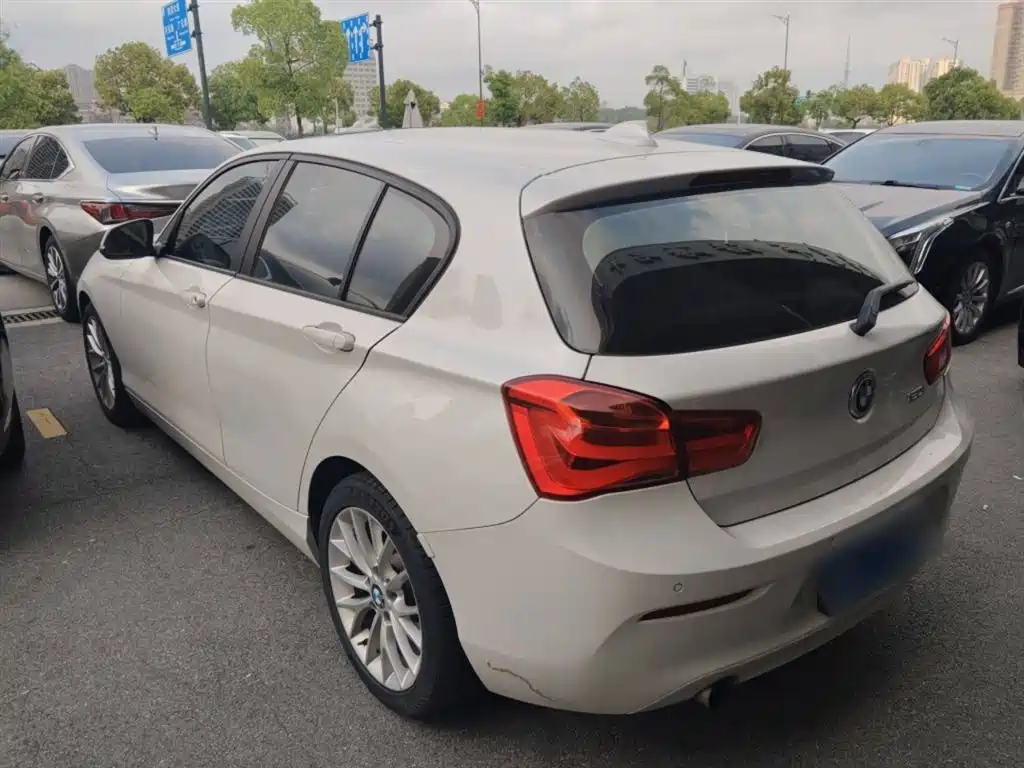 BMW 1 Series (Import) 2015 120i Leading фото 5