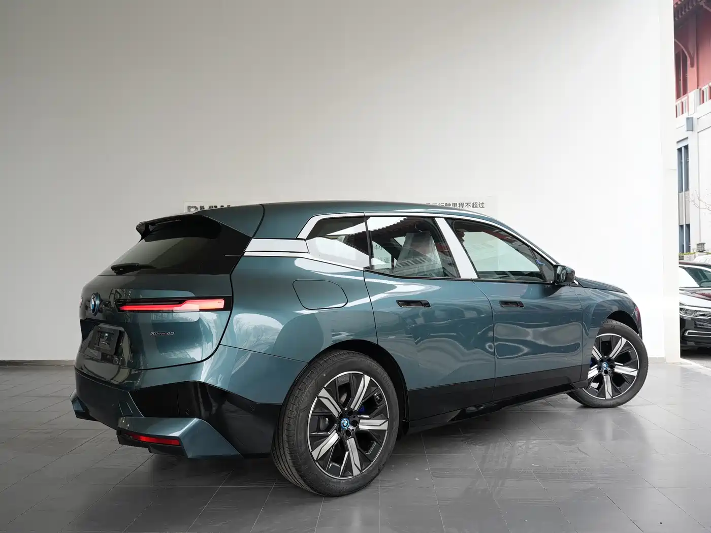 BMW iX 2023 xDrive40 фото 2