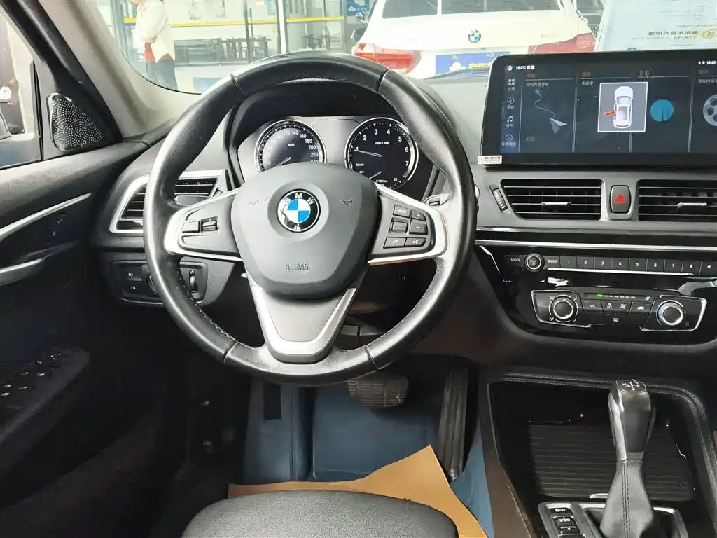 BMW 1 Series 2018 118i Sport Edition фото 11