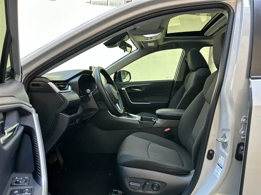Toyota RAV4 Rongfang 2020 2.0L CVT AWD Trend Edition фото 9