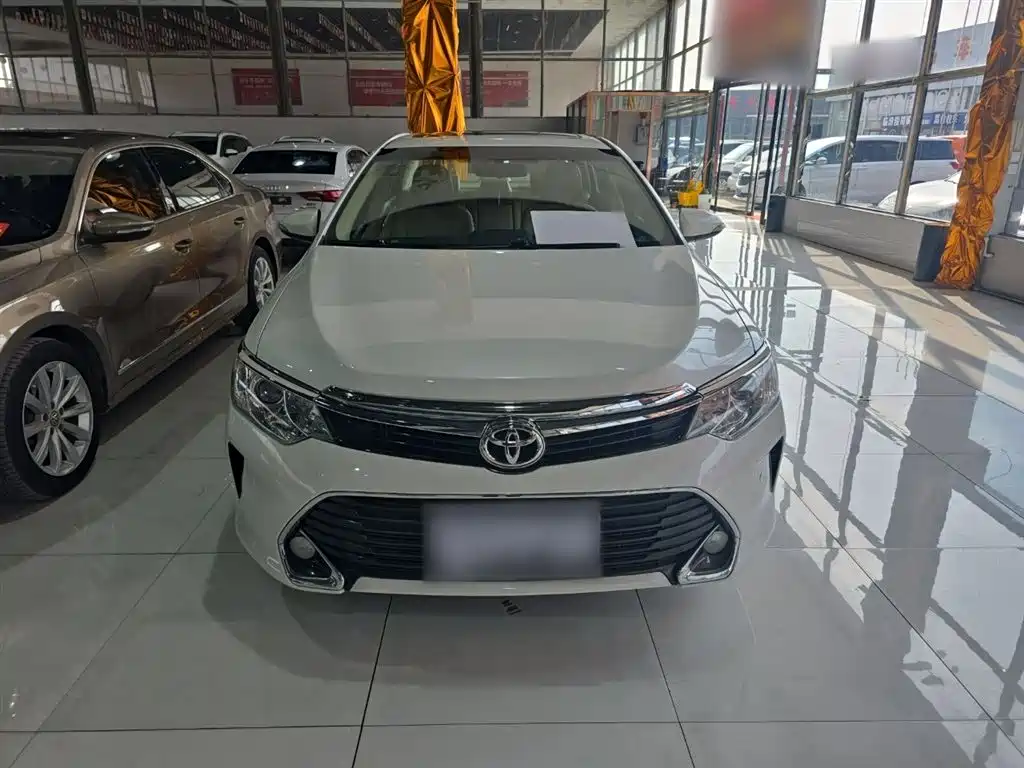 Toyota Camry 2016 2.0G 10th Anniversary Leading Edition фото 3
