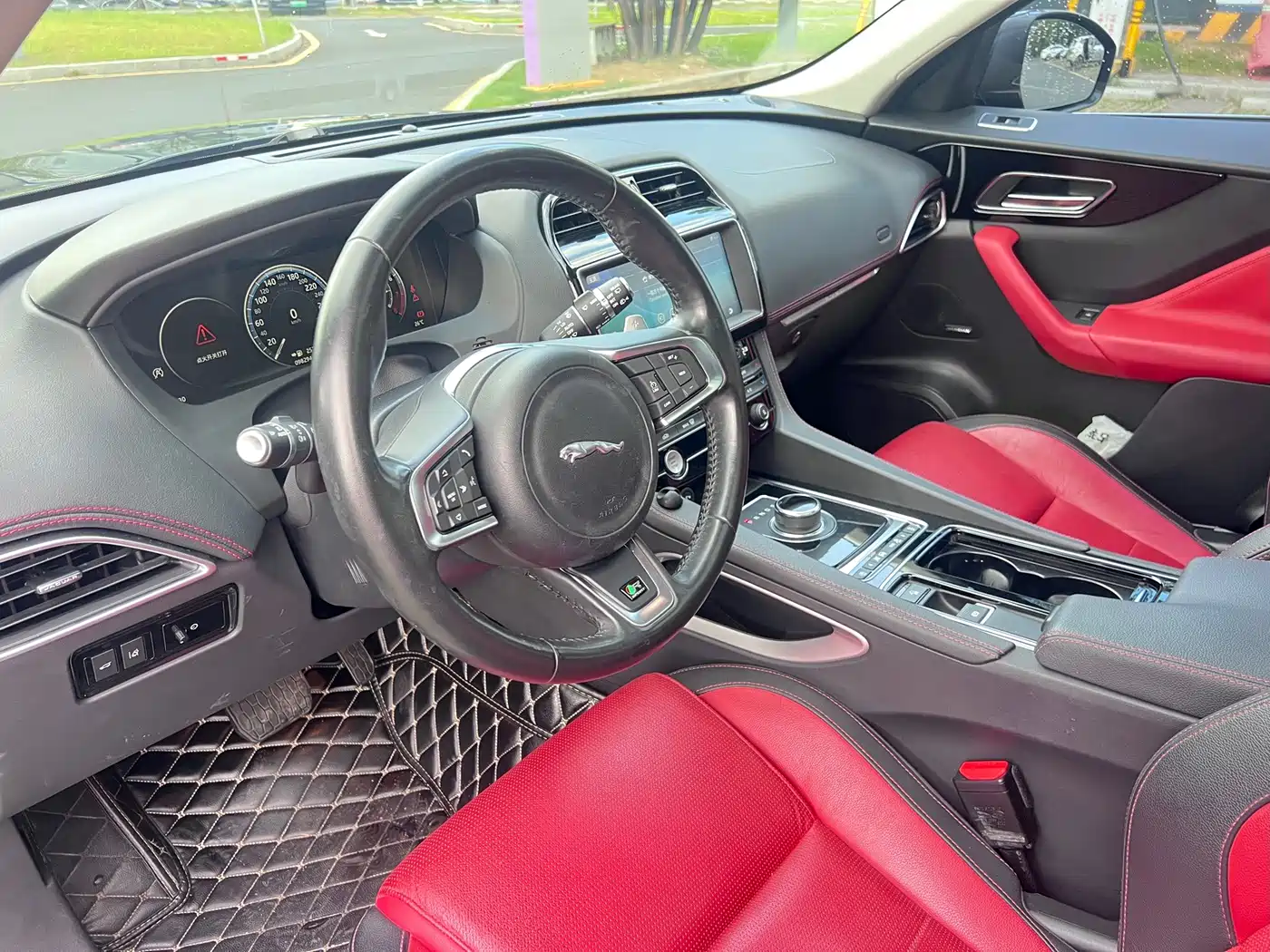 Photo 12 - Jaguar F-PACE