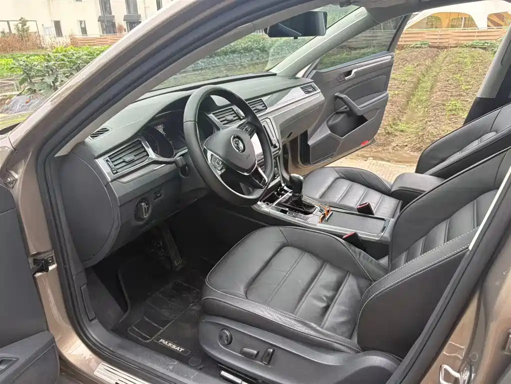 Volkswagen Passat 2016 280TSI DSG Honor Edition фото 7