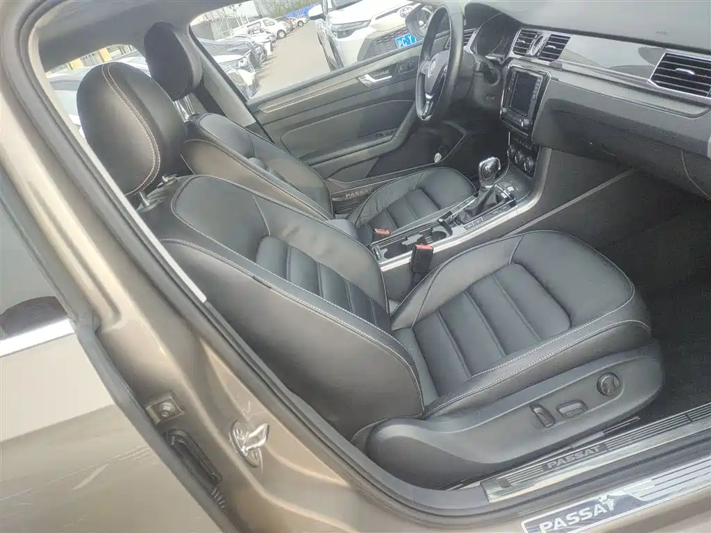 Volkswagen Passat 2017 280TSI DSG Prestige фото 25