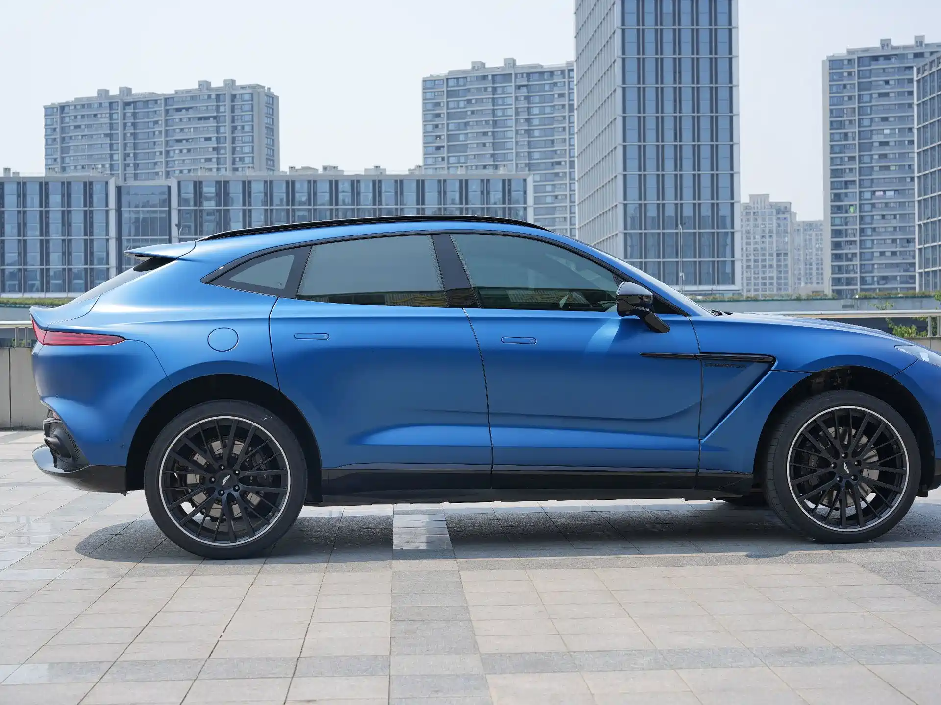 Фото 4 - Aston Martin DBX