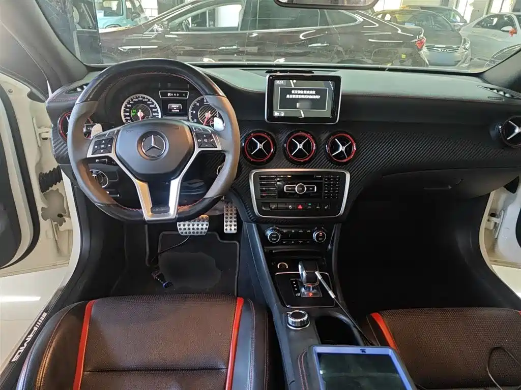 Mercedes-Benz A-Class AMG (Import) 2014 AMG A 45 4MATIC фото 6