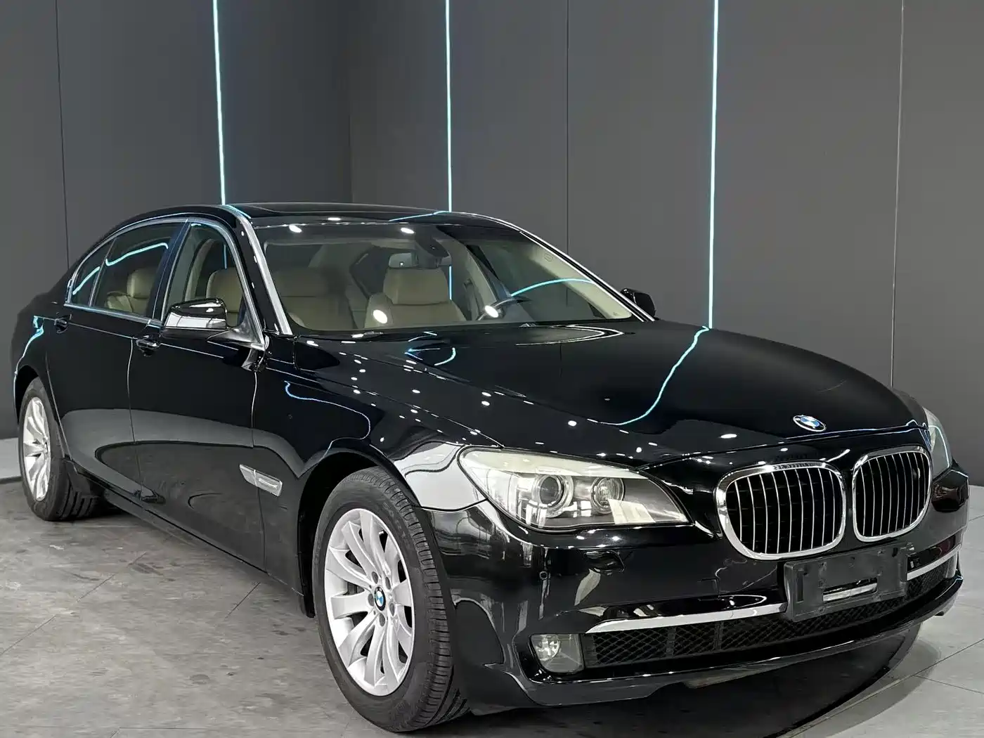 BMW 7 Series 2009 Model 740Li Leading Edition фото 3