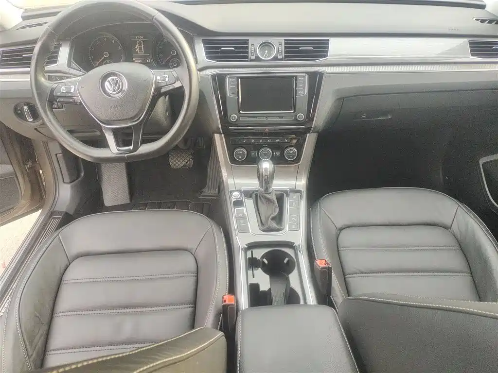 Volkswagen Passat 2017 280TSI DSG Prestige фото 10