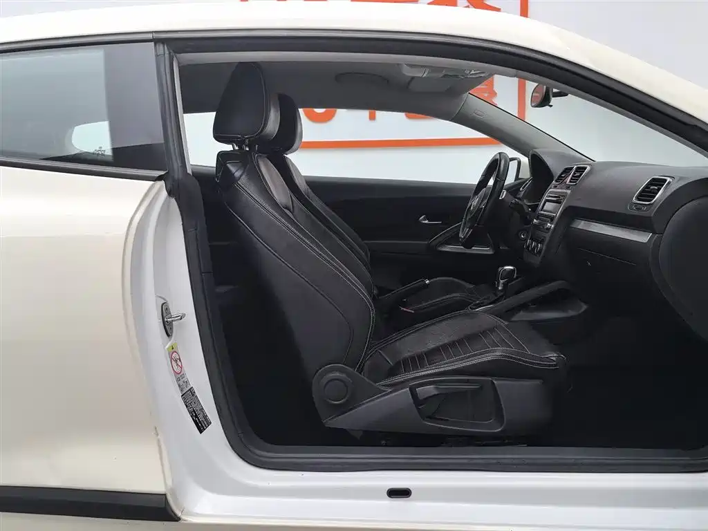Volkswagen Scirocco 2011 1.4TSI Single Turbo Style Edition фото 23