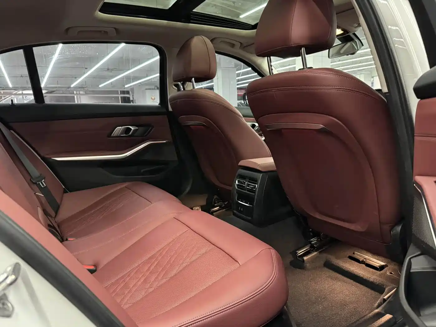 BMW 3 Series 2024 320i M Sport Package фото 7