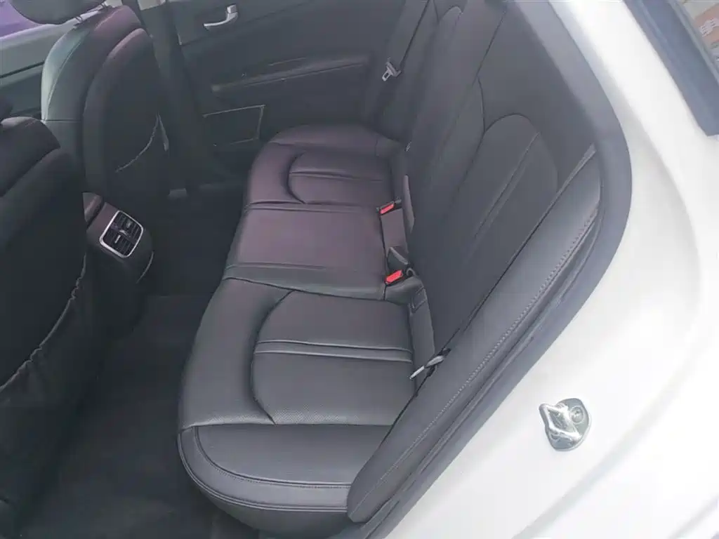 Kia K5 2016 2.0L Automatic GLS фото 17