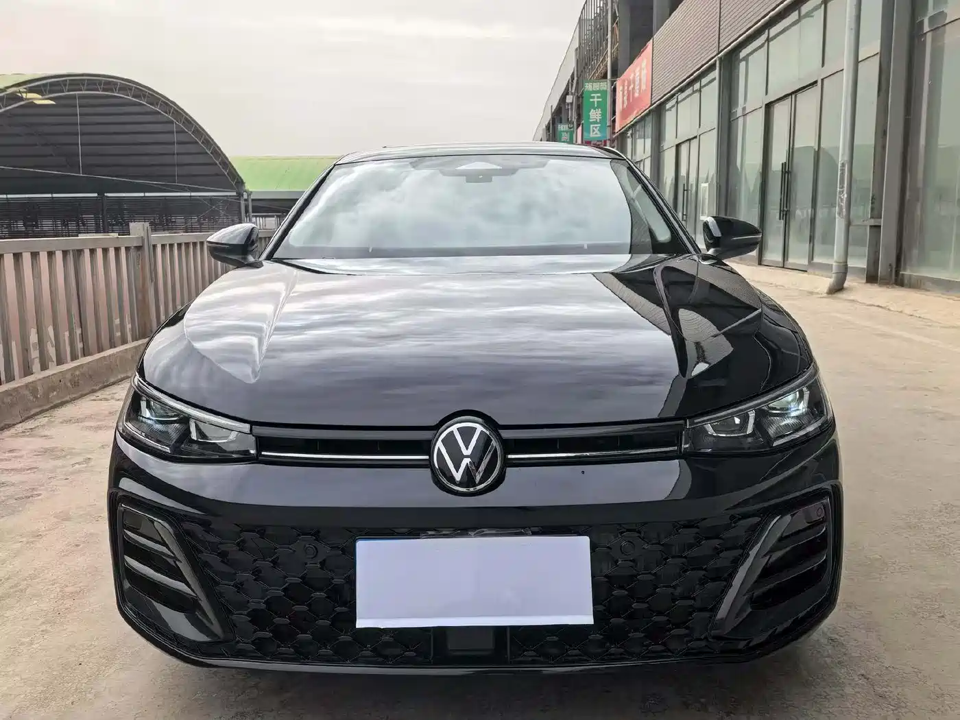 Volkswagen Passat 2025 Pro 380TSI Starlight Dragon Glory Edition фото 2