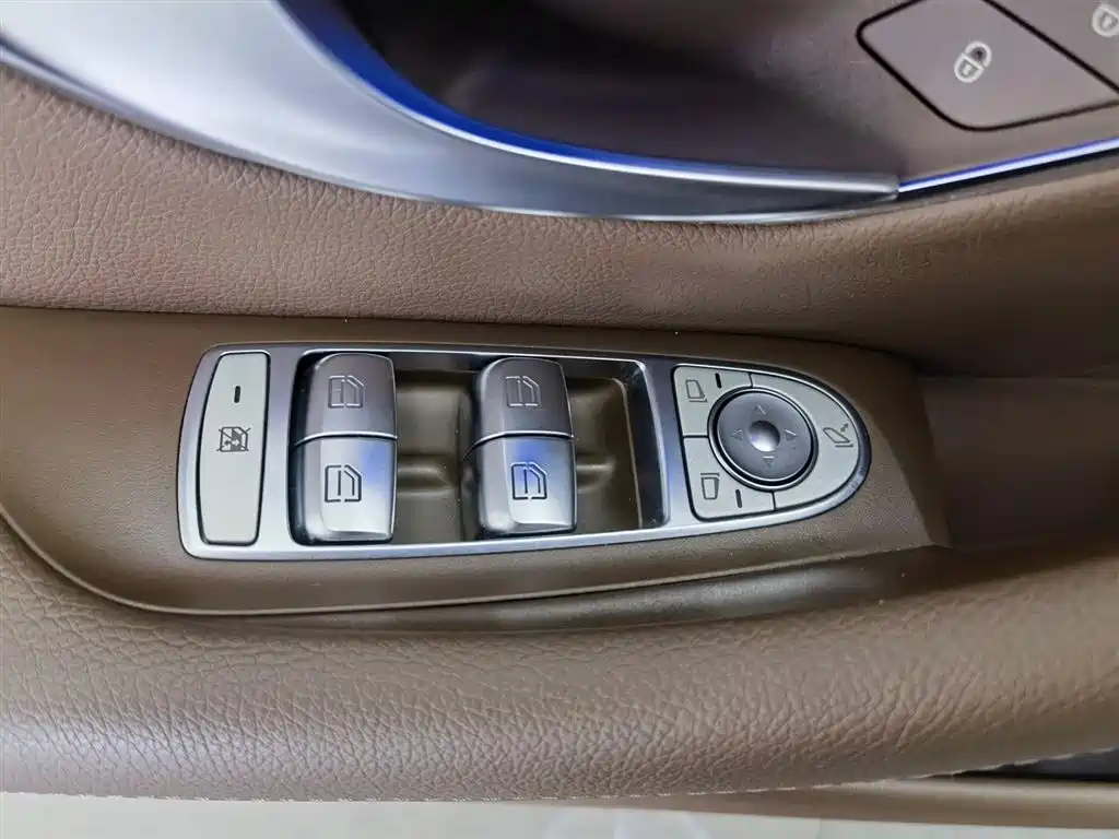 Mercedes-Benz E-Class 2023 E 300 L Fashion фото 9