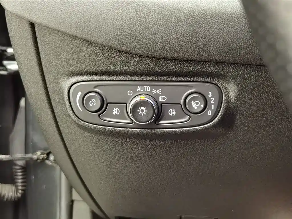Chevrolet Equinox 2019 535T Auto Control Edition China V фото 21