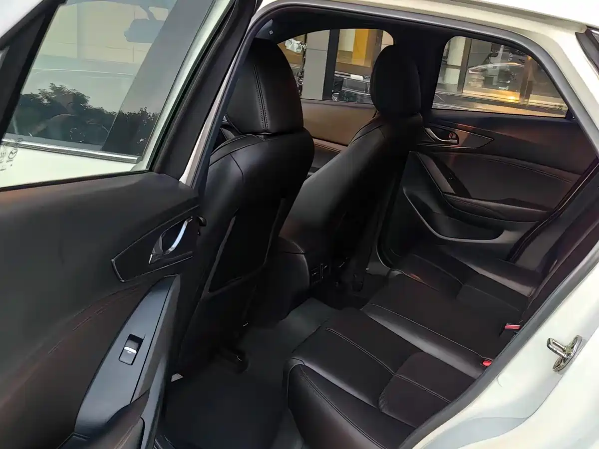 Фото 8 - Mazda CX-4