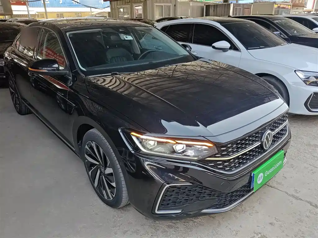 Volkswagen Passat 2022 330TSI Starlight Luxury Edition фото 4