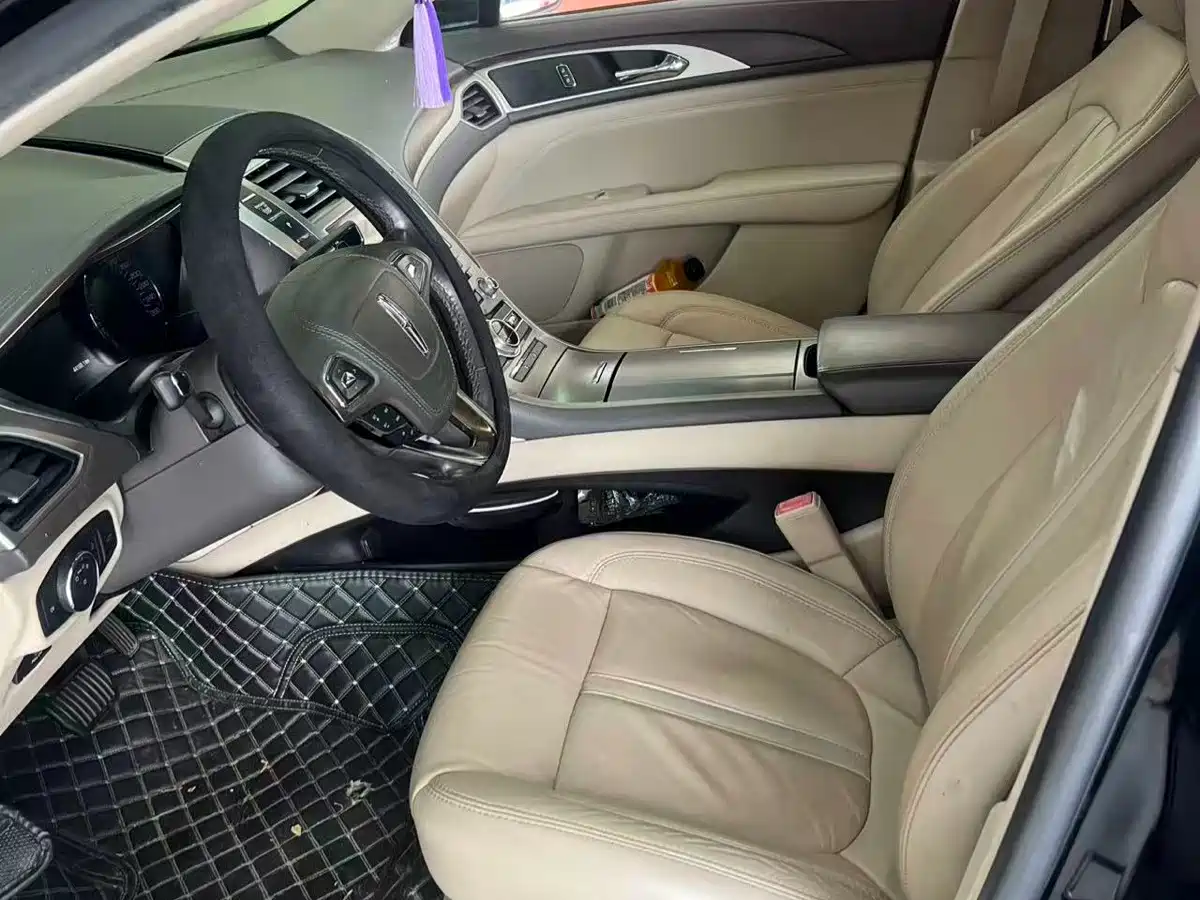 Фото 4 - Lincoln MKZ