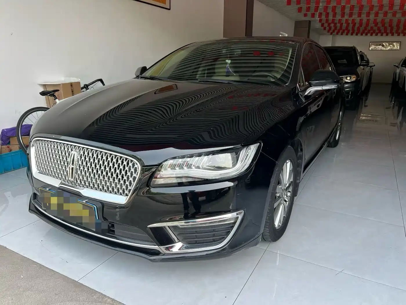 Фото 1 - Lincoln MKZ