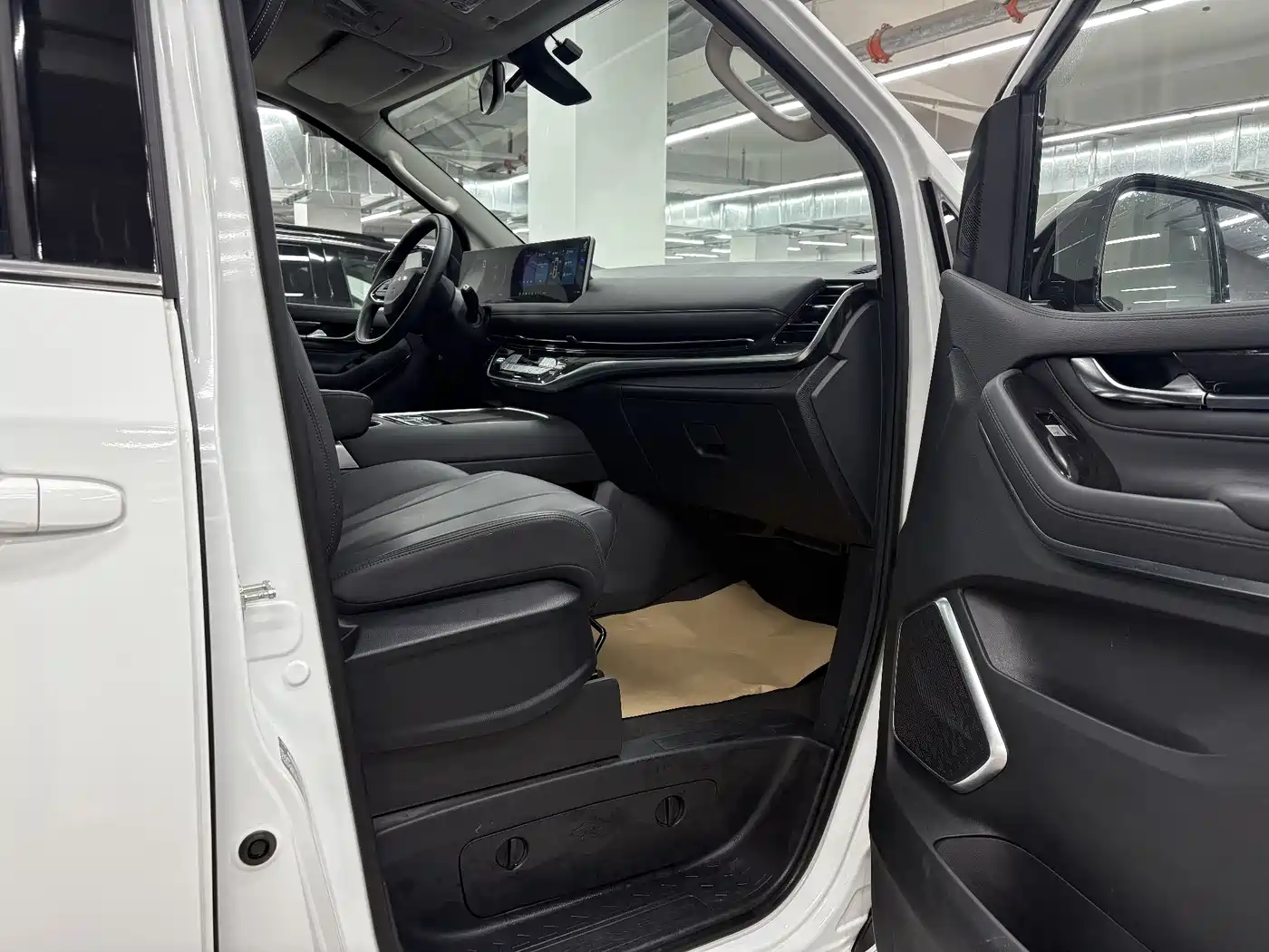 SAIC Maxus Maxus G10 2025 MAX 2.0T Automatic Flagship Edition Gasoline 7-Seater фото 15