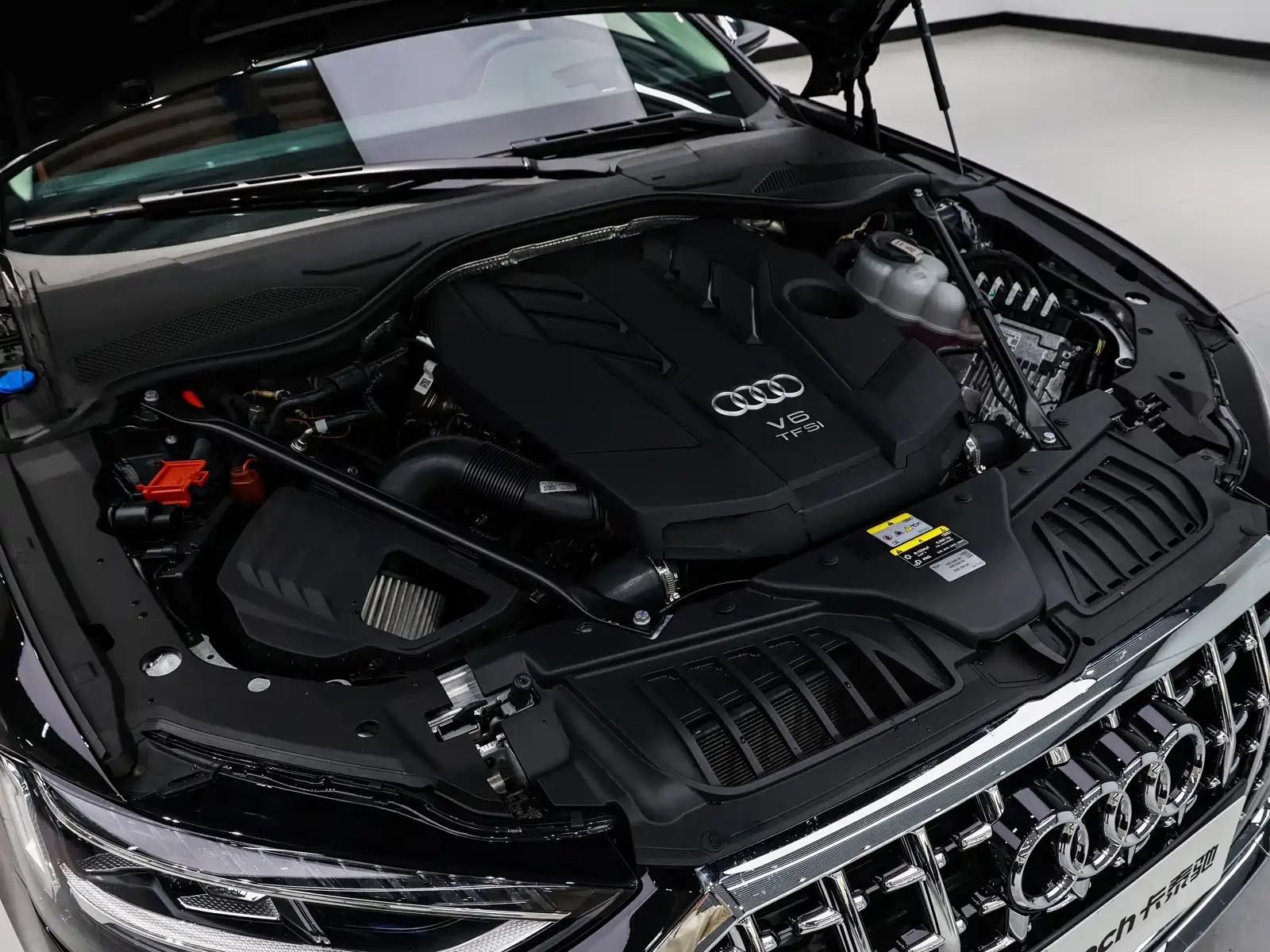 Photo 24 - Audi A8