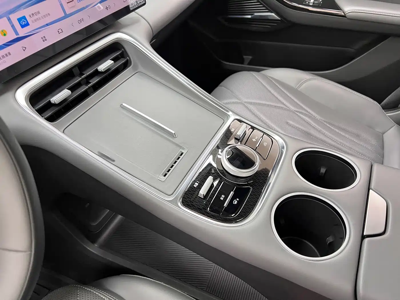 Geely Galaxy Galaxy L6 2025 EM-i 140km Starship Edition фото 25