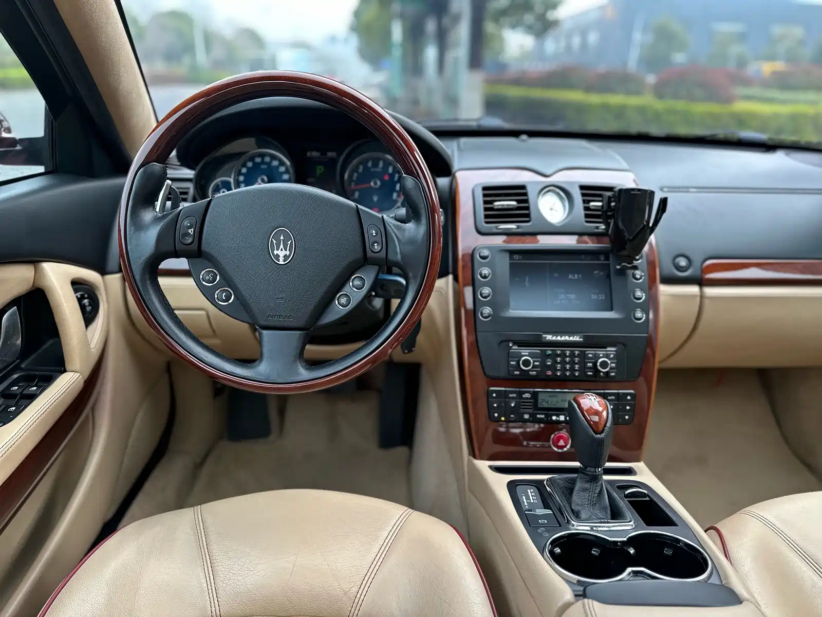 Photo 13 - Maserati Quattroporte