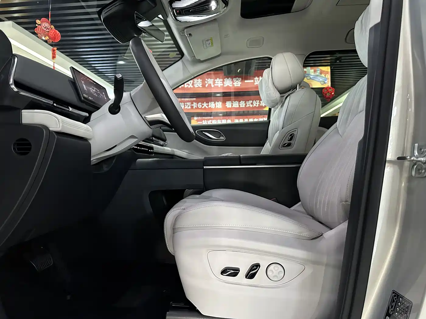 Voyah Auto Voyah Dreamer 2025 PHEV AWD Flagship Qian Kun Edition фото 11