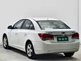 Photo 6 - Chevrolet Cruze