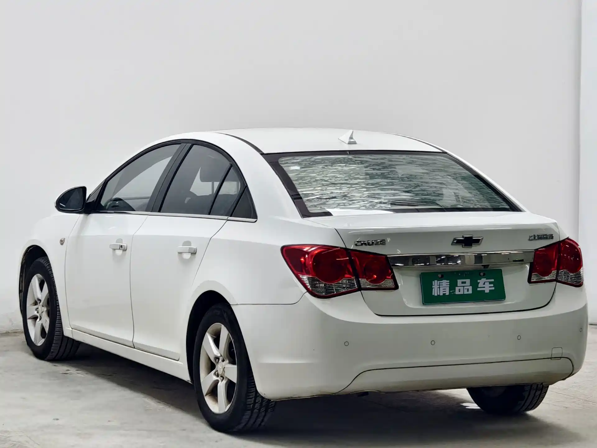 Photo 6 - Chevrolet Cruze