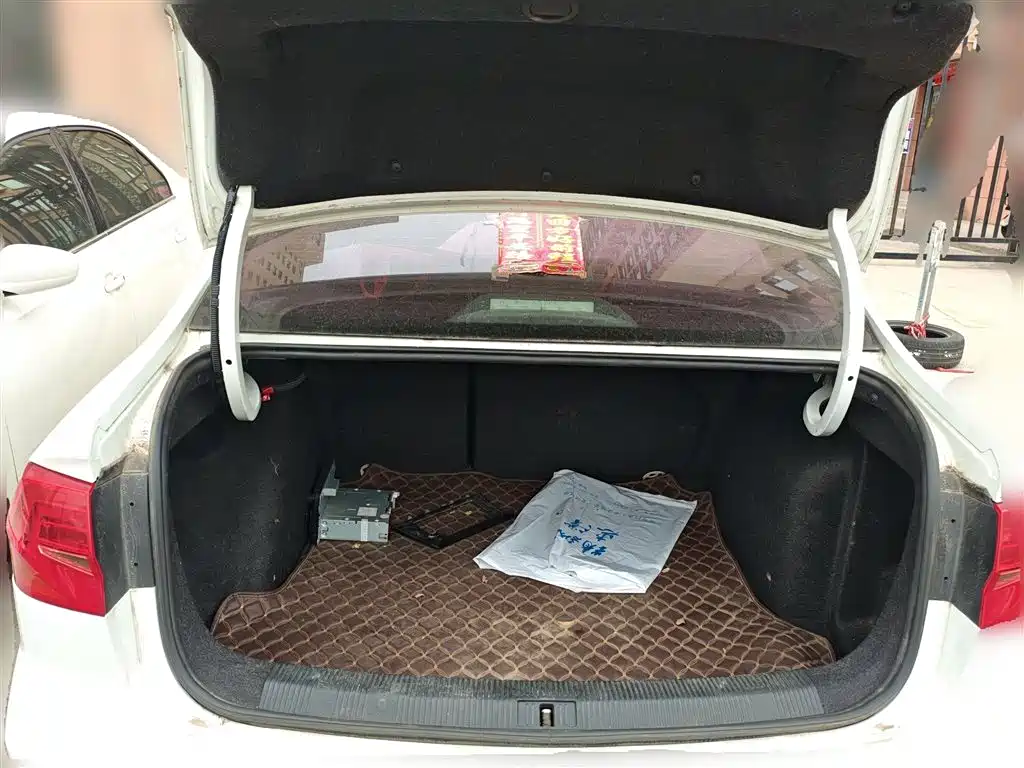 Volkswagen Bora 2018 1.5L Manual Comfort фото 10