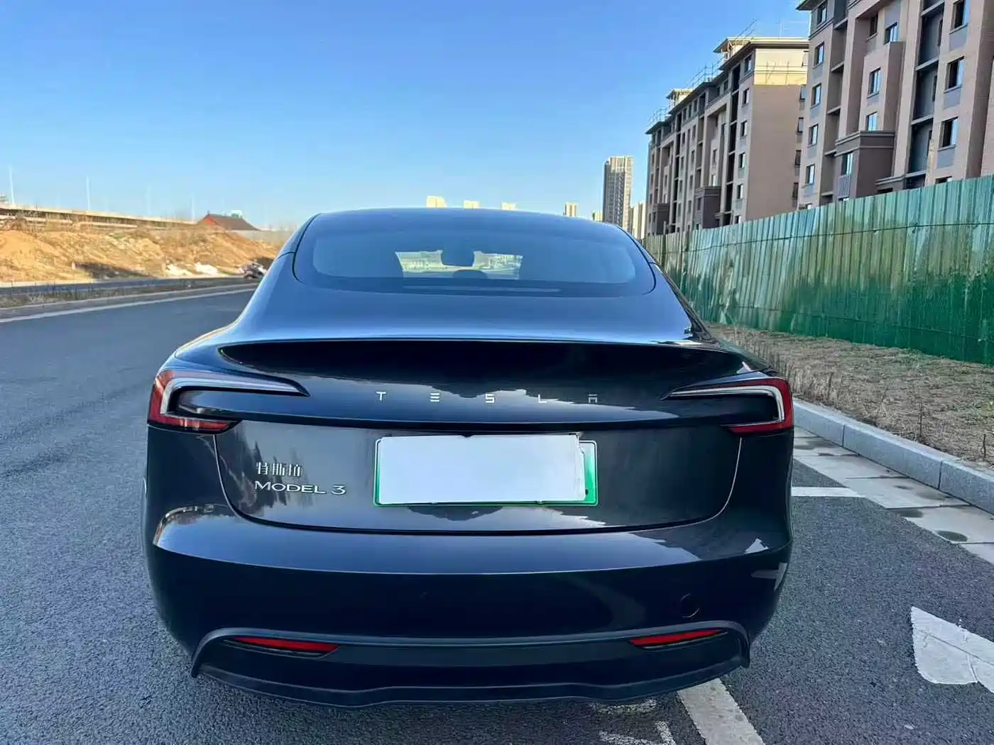 TESLA MODEL 3