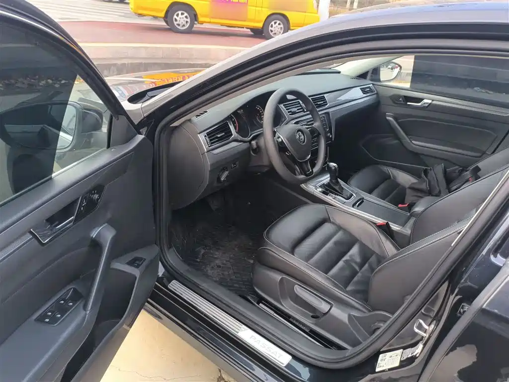 Volkswagen Passat 2017 330TSI DSG Prestige фото 16