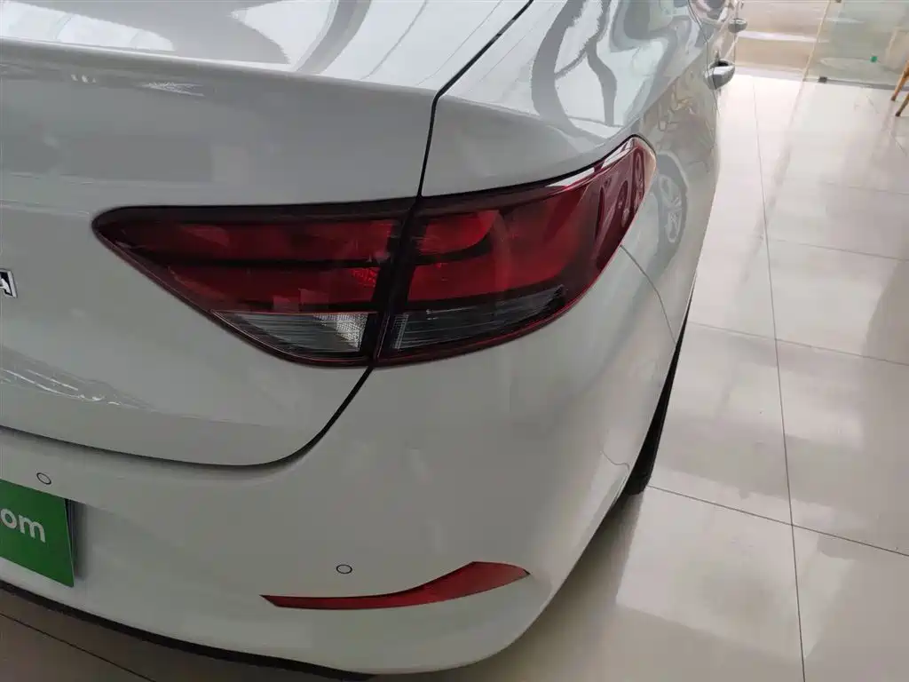 Hyundai Elantra 2020 1.6L Auto GL Pleasing Edition фото 8