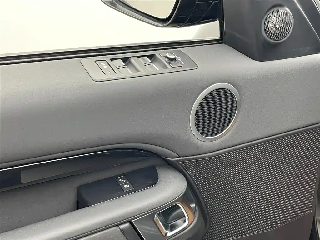 Land Rover Discovery 2018 3.0 SC V6 SE фото 9