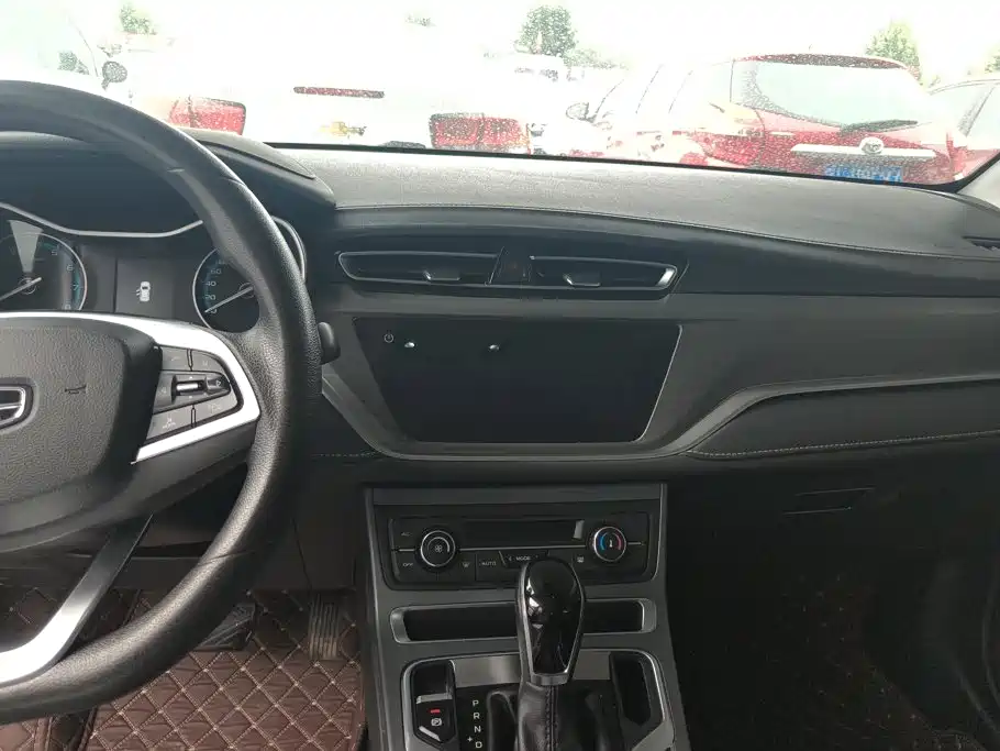 Фото 13 - Geely Emgrand