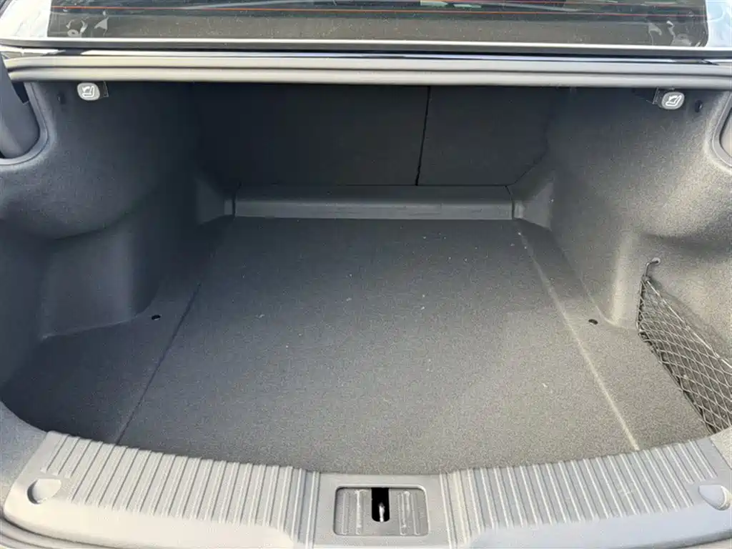 Hongqi H5 2024 1.5T DCT Smart Connect Flag Rhythm Edition фото 20
