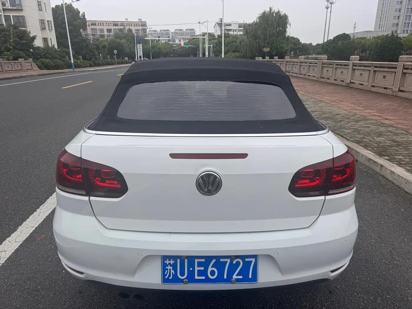 Volkswagen Golf (Import) 2012 1.4TSI Luxury Convertible Edition фото 6