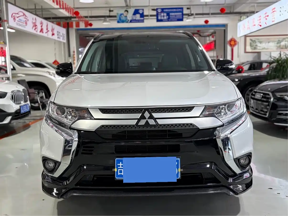 Mitsubishi Outlander 2021 2.0L 2WD Yaodong Edition 5-seater фото 2